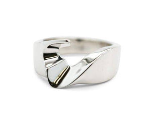 New Zealand Prime Minister gifted stunning Nelson Tasman-inspired ring by Jens Hansen