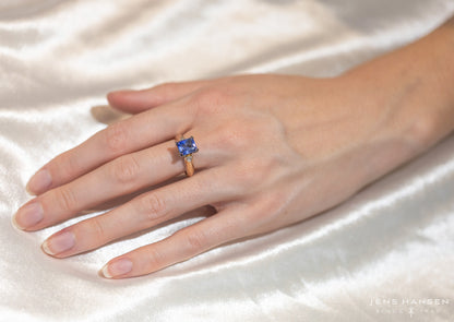 J3005 Cornflower Blue Sapphire Ring, Red Gold
