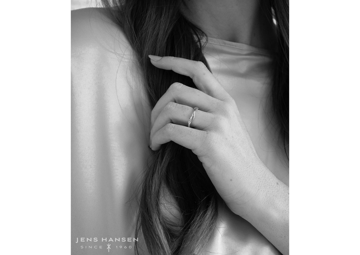 J3341 Vine & Leaf Band, White Gold & Platinum
