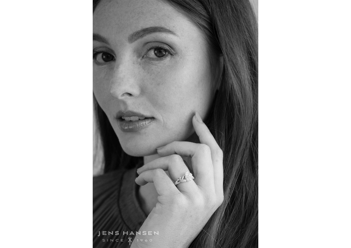 J3342 1.5-carat Oval Solitaire Vine Engagement Ring, Red Gold