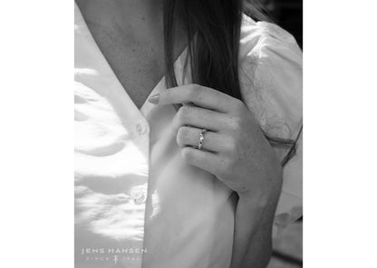 J3343 Vine & Leaf Band, White Gold & Platinum
