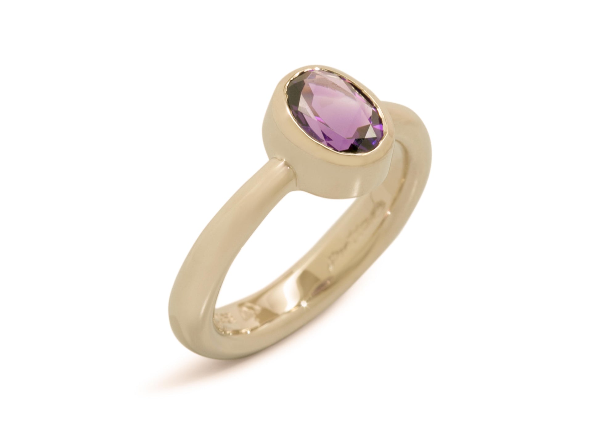9ct Gold Dress Ring with Amethyst 9ct Gold Dress Ring with Amethyst