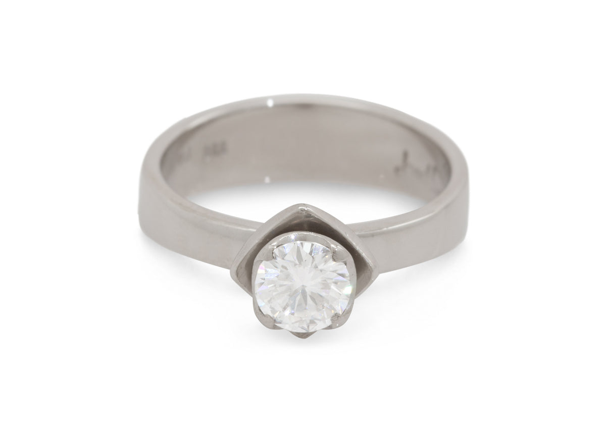 Iconic Jens Flower Ring, White Gold & Platinum