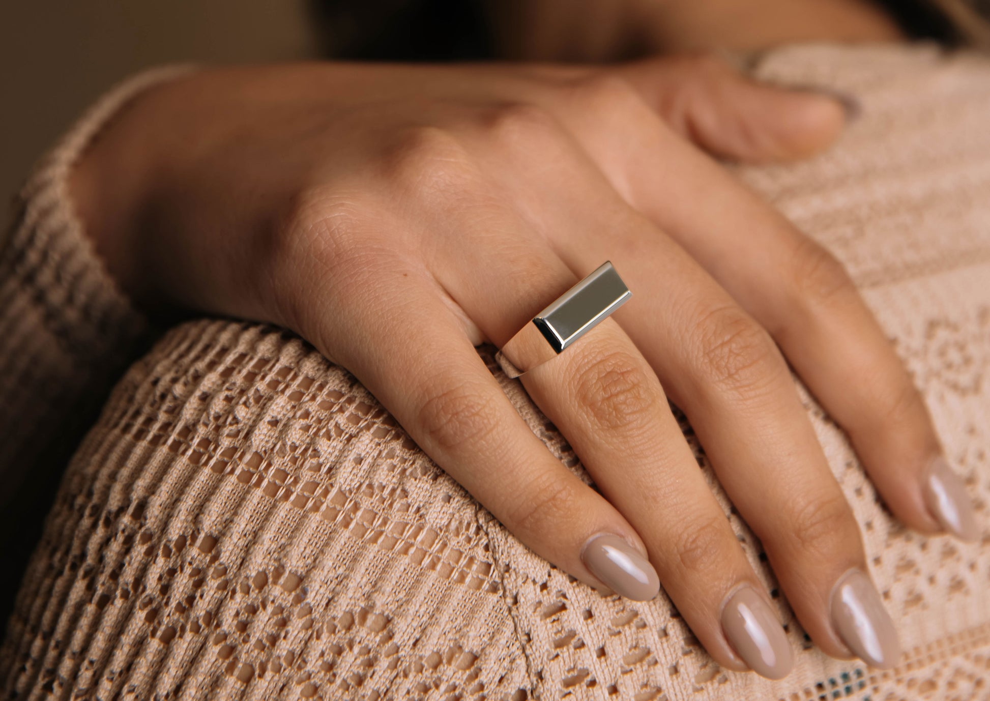 Engravable Plate On Open Curb Chain Necklace In 14K Yellow Gold Ring - By Staghead Designs - Unisex - Foto 7