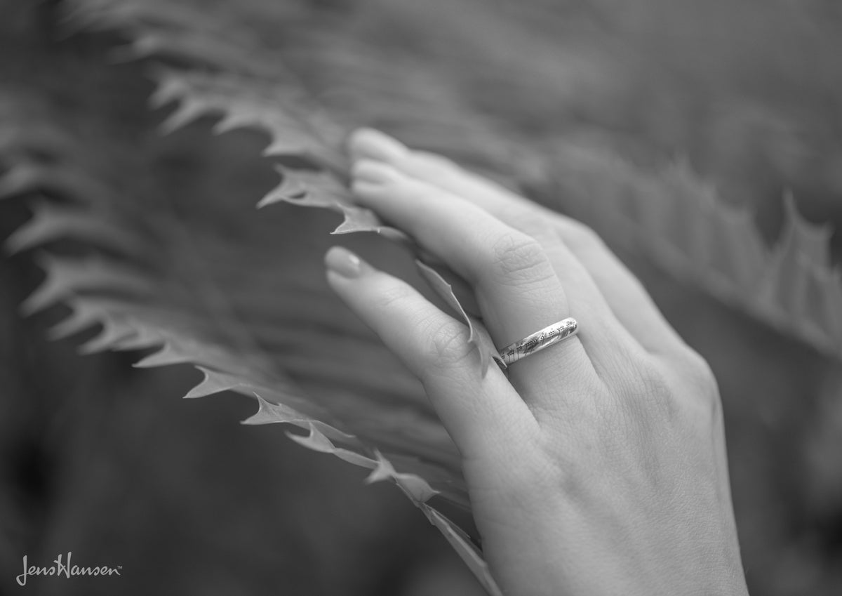 Petite Elvish Love Ring, Red Gold