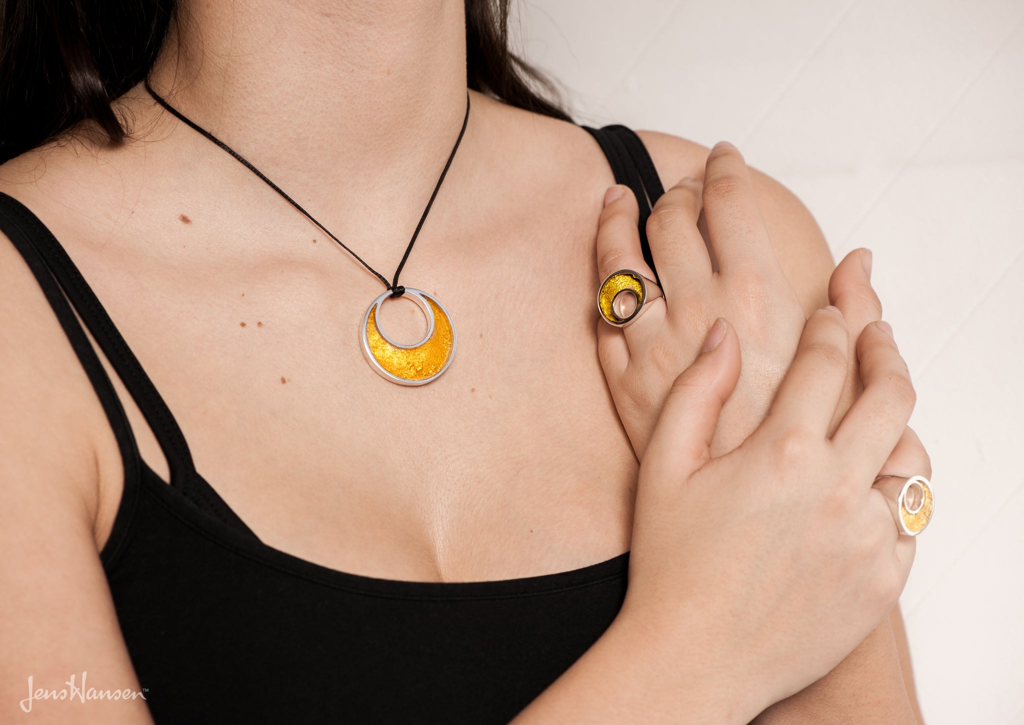 9ct Yellow Gold Zirconia Crescent Moon Pendant – Shiels Jewellers