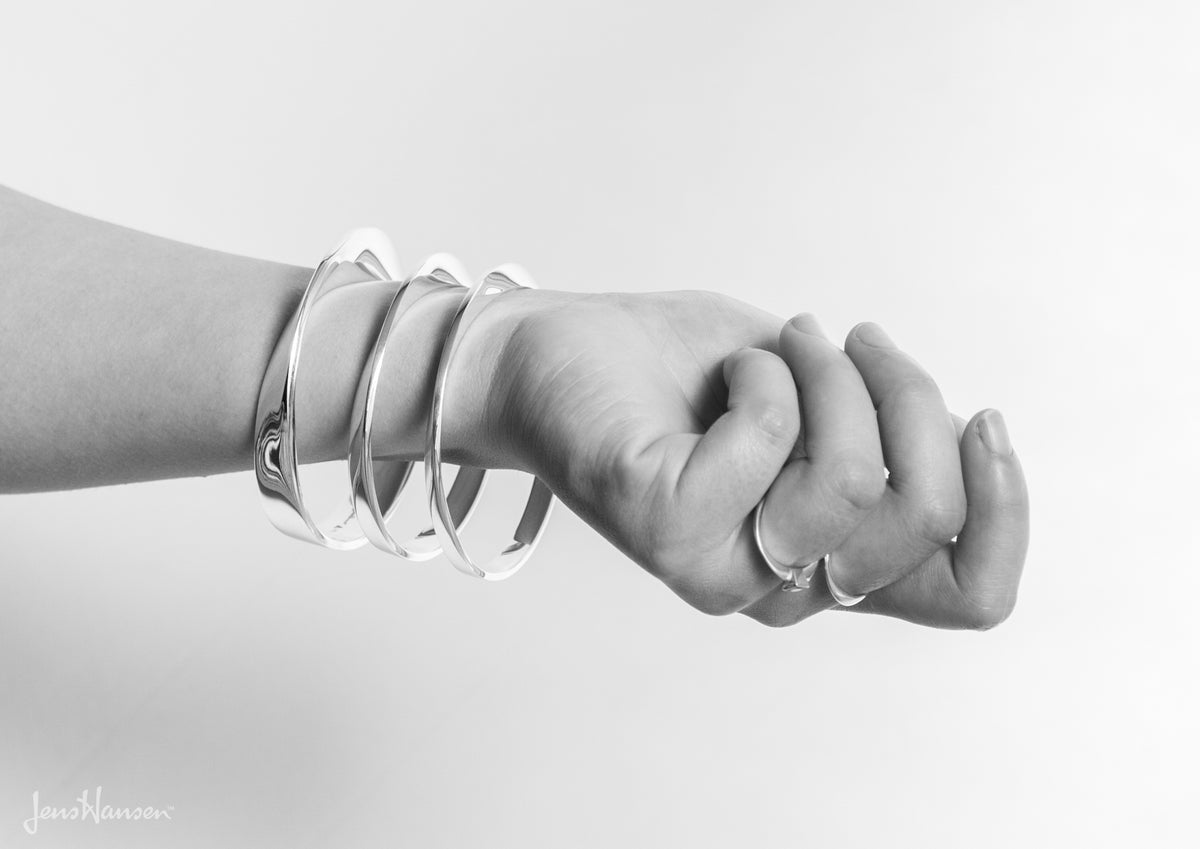 Möbius Twist Bangle, Yellow Gold – Jens Hansen
